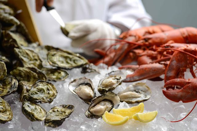 REFRESHING SEAFOOD SPLASH DINNER BUFFET WITH SEASONAL OYSTERS AT ...