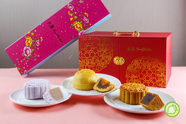 UNIQUELY SAKURA MOONCAKE @ GRAND HARBOUR RESTAURANT | Malaysian Foodie