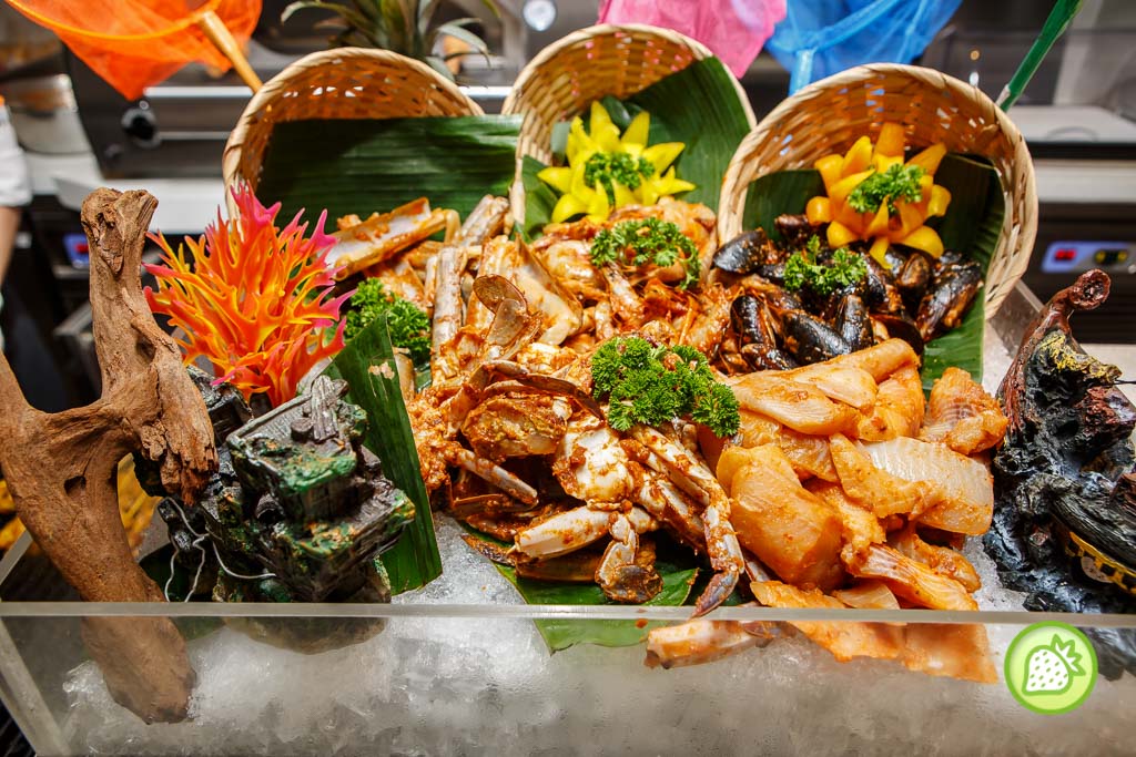 Indulge in Fresh and Succulent Seafood Offerings on the Weekends for