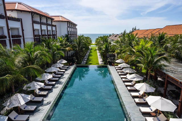 Luxurious Resort Opens Exquisite Old-World Bar By The Beach | Malaysian ...